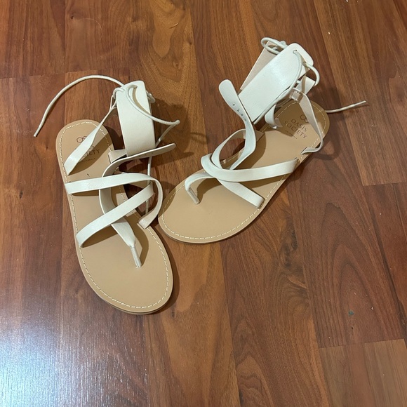 Oasis Society strappy sandals size 8.5 - Picture 2 of 2